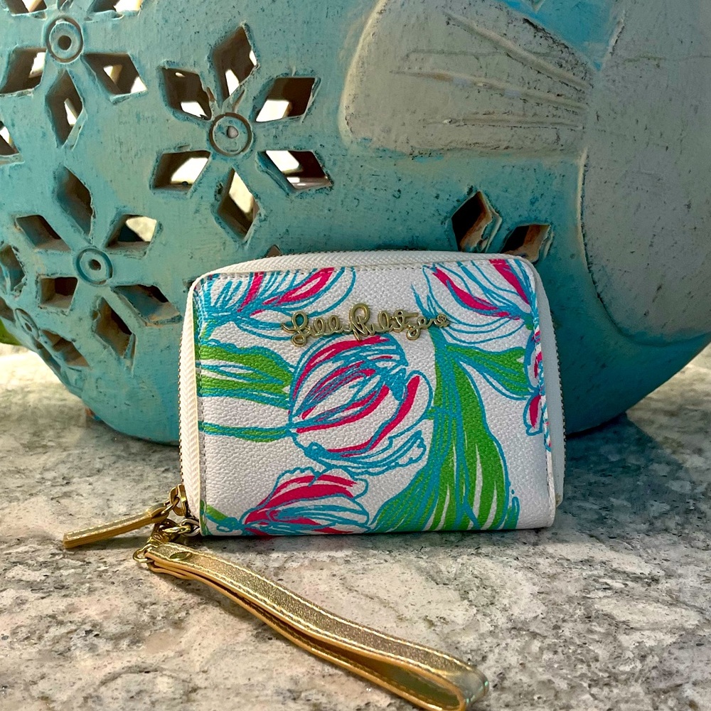 LILLY PULITZER FLORAL ZIP AROUND WALLET / NWOT / NEVER USED